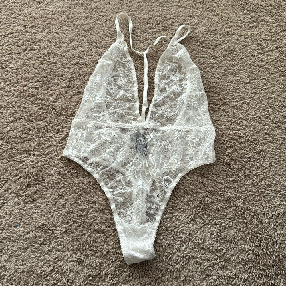 VS LACE BODYSUIT/LINGERIE